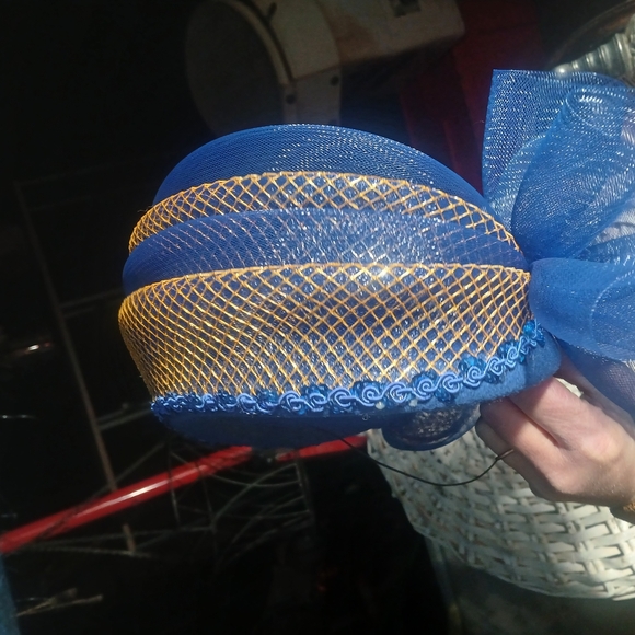 Elegant Blue and Gold Women\'s Fascinator